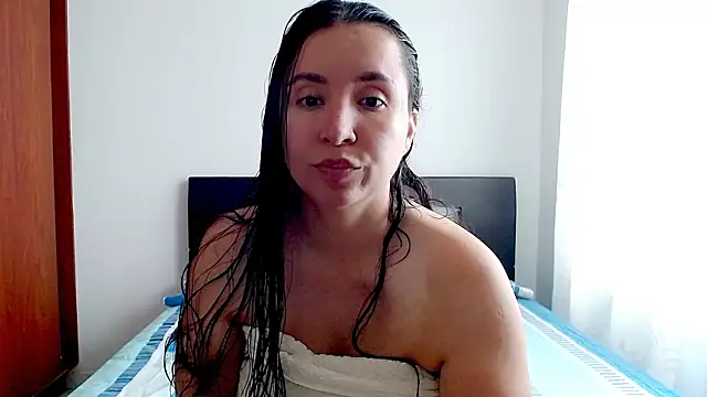 Snapshot of emely_sexx20 chatting on 10-14-25, 03:35 emely sexx20 online show from 10-14-25, 03:35