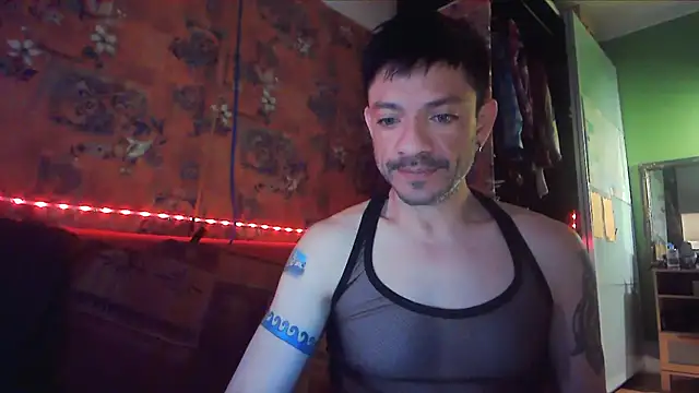 Snapshot of Tony_Torrente chatting on 03-21-25, 06:51 Tony Torrente online show from 03-21-25, 06:51