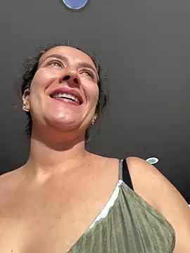 Snapshot of Rousse92 chatting on 06-02-26, 10:12 Rousse92 online show from 06-02-26, 10:12