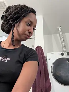 Your Paris online show from 03-12-26, 03:18