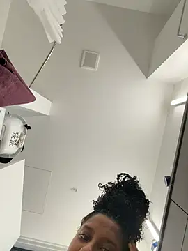 Your Paris online show from 04-10-26, 11:31