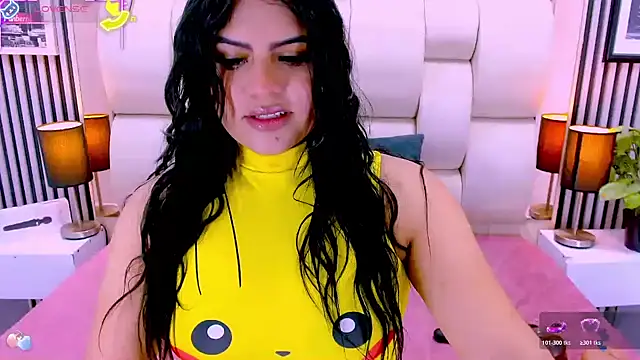 Snapshot of sarah_cream chatting on 12-22-25, 03:58 sarah cream online show from 12-22-25, 03:58