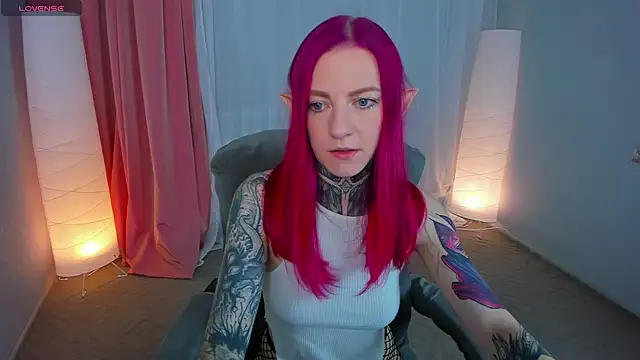 Snapshot of Roxy_____ chatting on 02-21-25, 08:27 Roxy online show from 02-21-25, 08:27