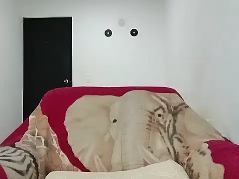 Snapshot of lucydreamm chatting on 03-19-25, 02:05 lucydreamm online show from 03-19-25, 02:05