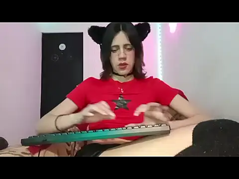 Snapshot of lucydreamm chatting on 10-02-25, 01:34 lucydreamm online show from 10-02-25, 01:34