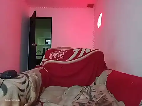 Snapshot of lucydreamm chatting on 10-19-25, 12:55 lucydreamm online show from 10-19-25, 12:55