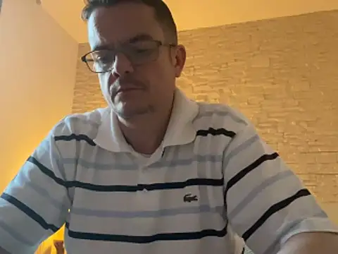 Snapshot of deskriptive chatting on 05-25-26, 03:12 deskriptive online show from 05-25-26, 03:12