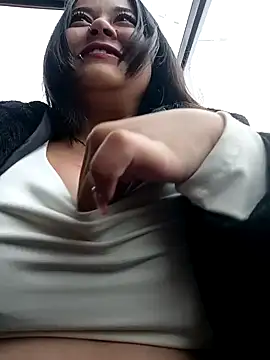 Snapshot of Cristal__04 chatting on 01-03-25, 10:19 Cristal 04 online show from 01-03-25, 10:19