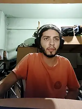 Snapshot of kleineid77 chatting on 10-29-25, 10:00 kleineid77 online show from 10-29-25, 10:00