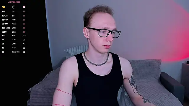 Snapshot of Alex_silents chatting on 05-31-26, 02:35 Alex silents online show from 05-31-26, 02:35
