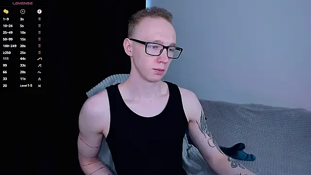 Snapshot of Alex_silents chatting on 06-08-26, 02:06 Alex silents online show from 06-08-26, 02:06