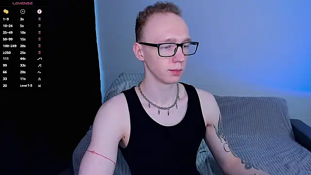 Snapshot of Alex_silents chatting on 06-17-26, 03:35 Alex silents online show from 06-17-26, 03:35