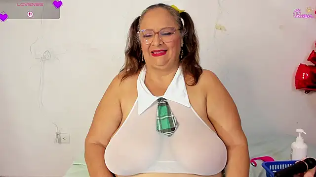 Snapshot of BBW_salome chatting on 04-21-26, 07:28 BBW salome online show from 04-21-26, 07:28