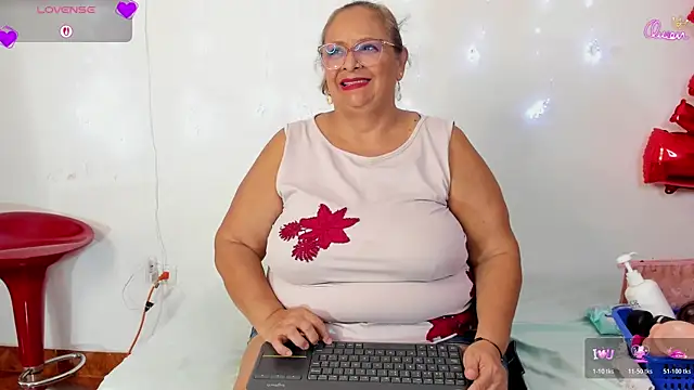 Snapshot of BBW_salome chatting on 06-16-26, 07:49 BBW salome online show from 06-16-26, 07:49
