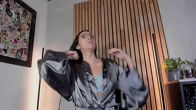 honeyhot69   online show from 10-06-25, 11:07