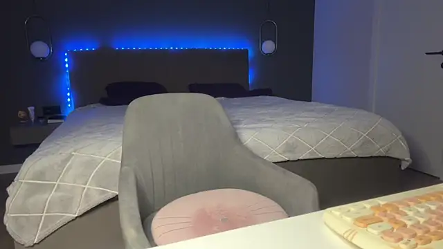 KristalNight online show from 01-13-26, 04:18