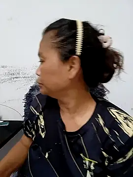 Snapshot of Fon_Bigboobs chatting on 11-27-25, 03:47 Fon Bigboobs online show from 11-27-25, 03:47