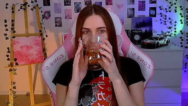 AliceCharmy online show from 02-05-25, 10:08