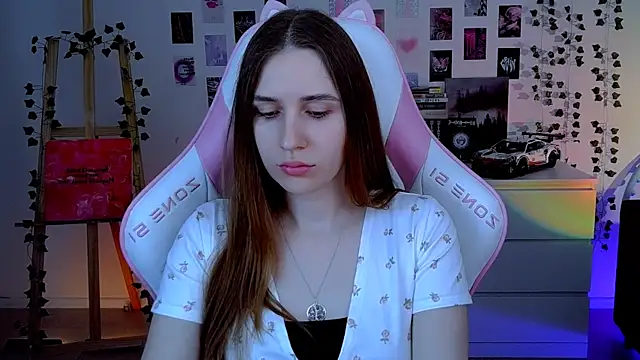 AliceCharmy online show from 10-20-25, 05:30