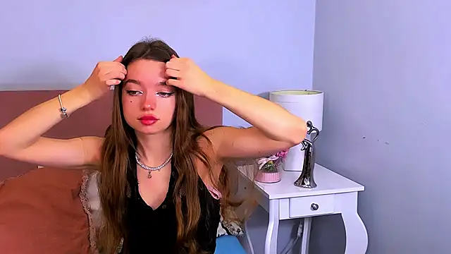 GraceLips online show from 03-18-25, 06:36