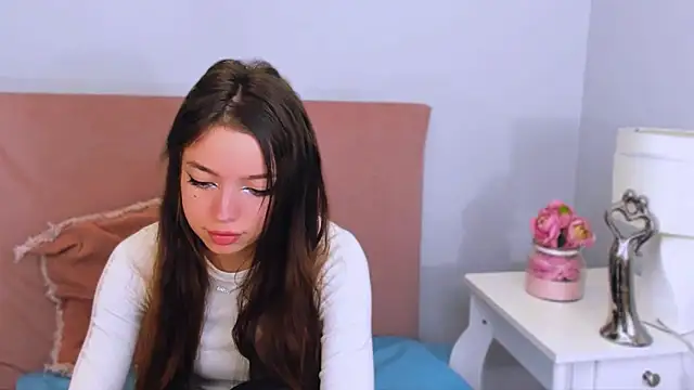 GraceLips online show from 10-20-25, 05:35