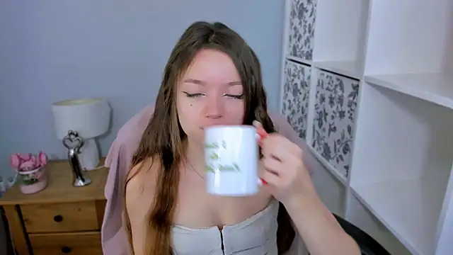 GraceLips online show from 11-01-25, 06:37