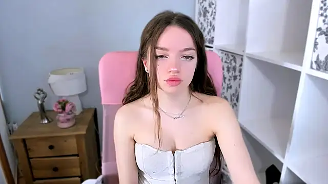 GraceLips online show from 03-26-26, 07:36