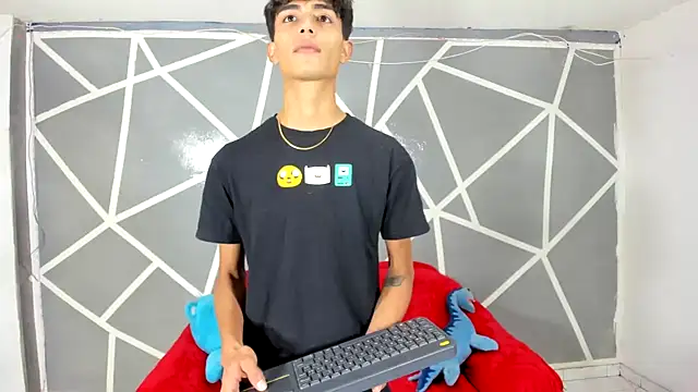 oliverhot2005 online show from 12-07-24, 07:32