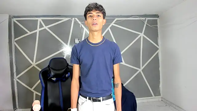 oliverhot2005 online show from 12-10-24, 08:05