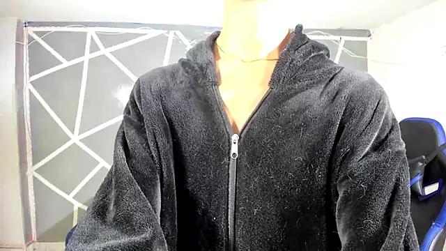 oliverhot2005 online show from 12-13-24, 08:37