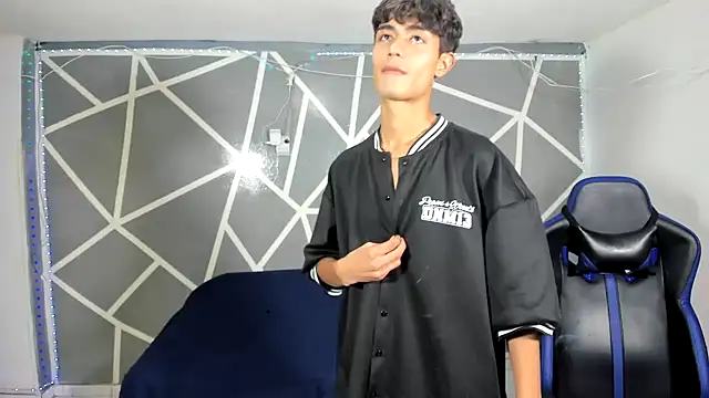 oliverhot2005 online show from 12-14-24, 09:24