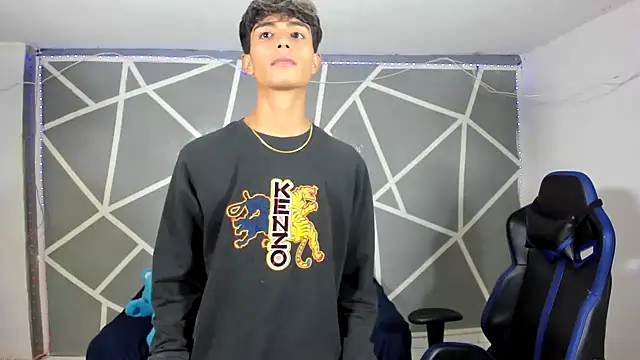 oliverhot2005 online show from 12-16-24, 08:26