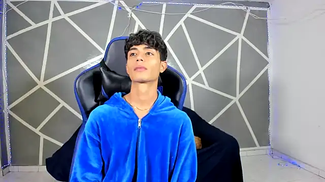 oliverhot2005 online show from 12-17-24, 06:09