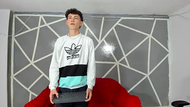 oliverhot2005 online show from 01-13-25, 08:37