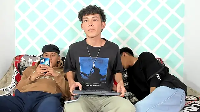 oliverhot2005 online show from 02-02-25, 07:25