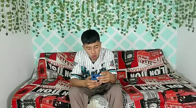 oliverhot2005 online show from 02-20-25, 08:03