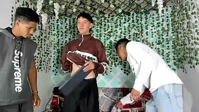 oliverhot2005 online show from 02-22-25, 07:25