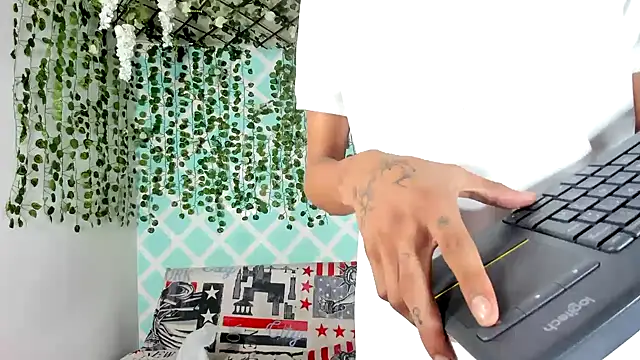 oliverhot2005 online show from 03-16-25, 03:17