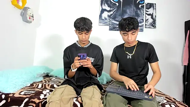 oliverhot2005 online show from 03-18-25, 04:04