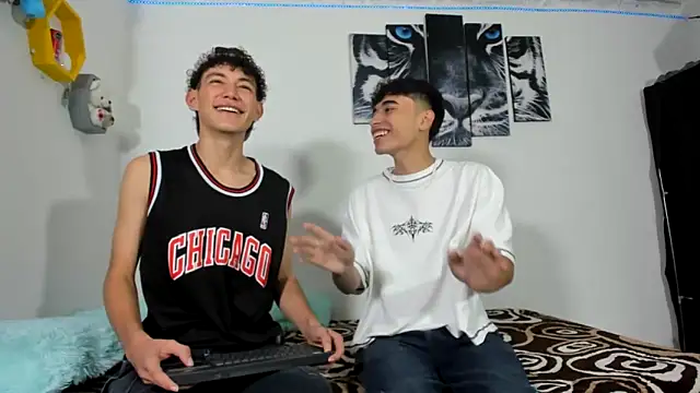 oliverhot2005 online show from 03-22-25, 01:08