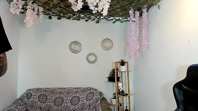 oliverhot2005 online show from 09-19-25, 08:53