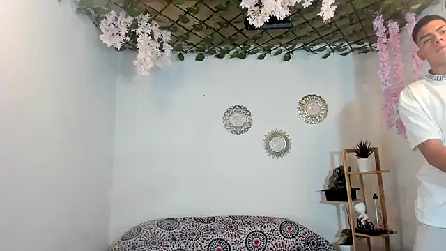 oliverhot2005 online show from 09-22-25, 09:39