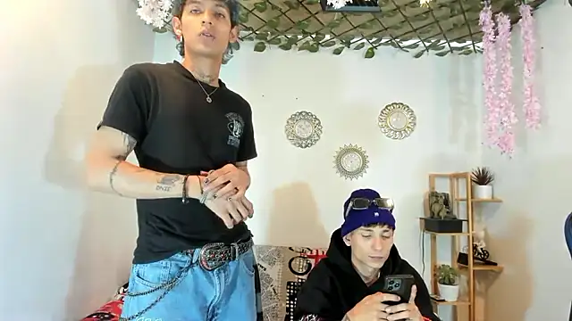 oliverhot2005 online show from 10-03-25, 07:44