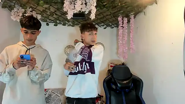 oliverhot2005 online show from 10-05-25, 10:51