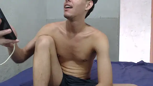 MicaelRian69 online show from 04-10-26, 01:49