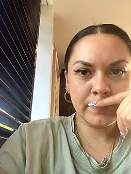 Luccreccia  online show from 10-04-25, 09:18