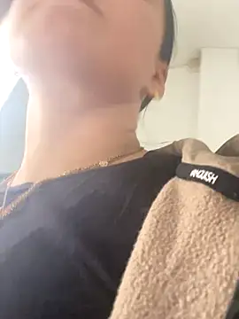 Luccreccia  online show from 10-29-25, 10:06