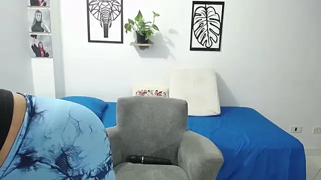 Snapshot of renata_salinas_1 chatting on 03-22-25, 03:41 renata salinas 1 online show from 03-22-25, 03:41