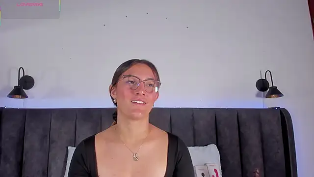 Ruth harvey  online show from 10-19-25, 04:02