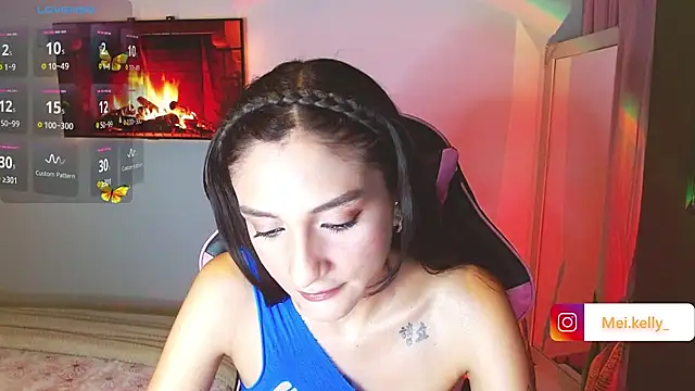 Mei Kelly online show from 10-15-25, 01:28